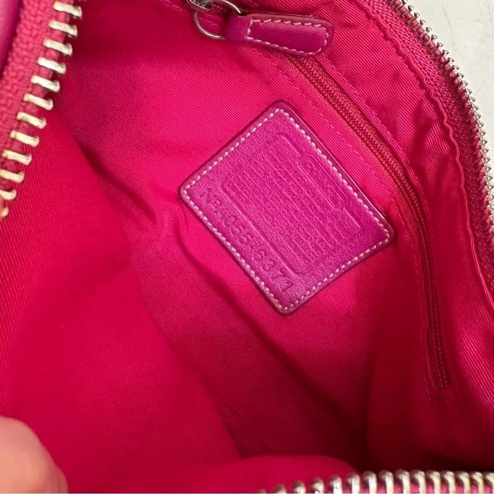 Coach 6371 rare vintage small mini signature baguette shoulder bag in pink